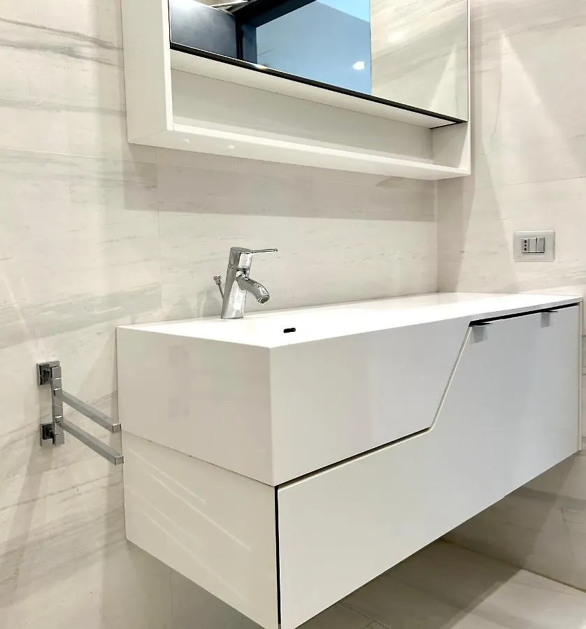 Sismondi New Apt Milano