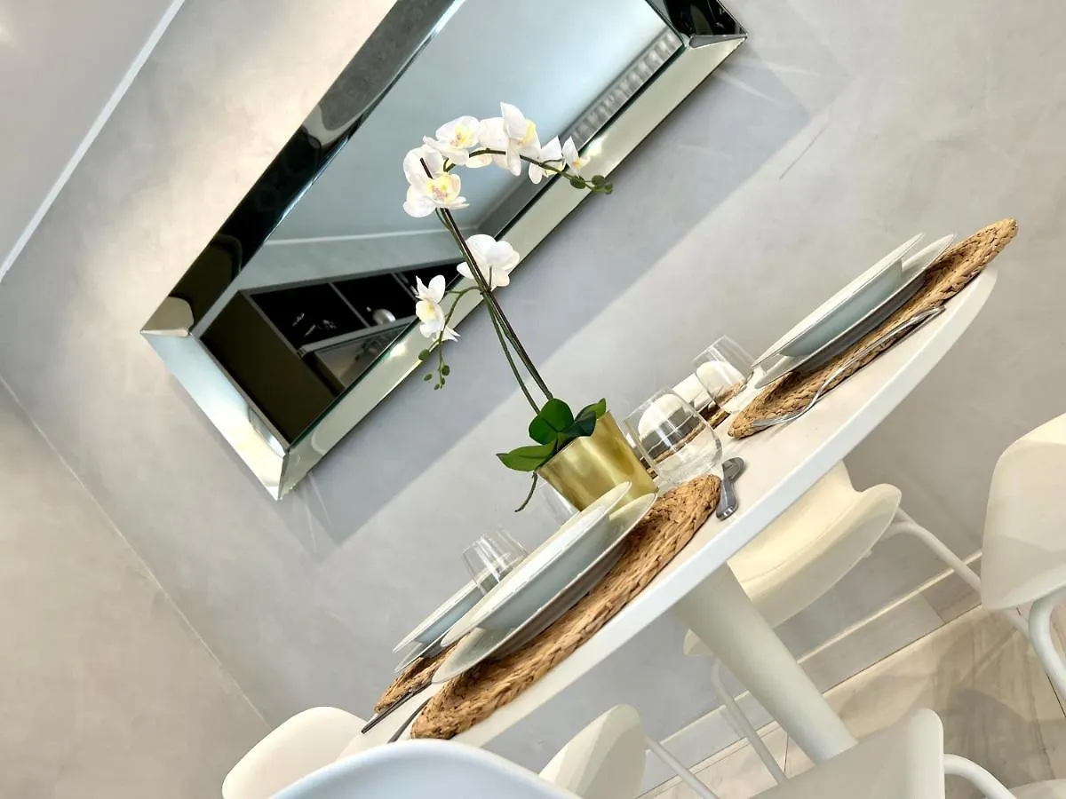 Sismondi New Apt Milano Italia
