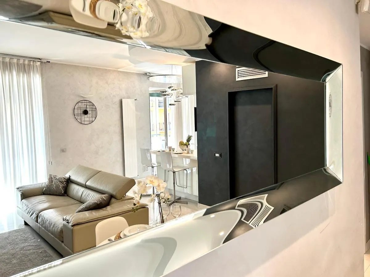 Sismondi New Apt Milano 0*,