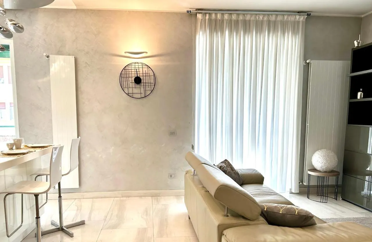 Sismondi New Apt Milano 0*,  Italia
